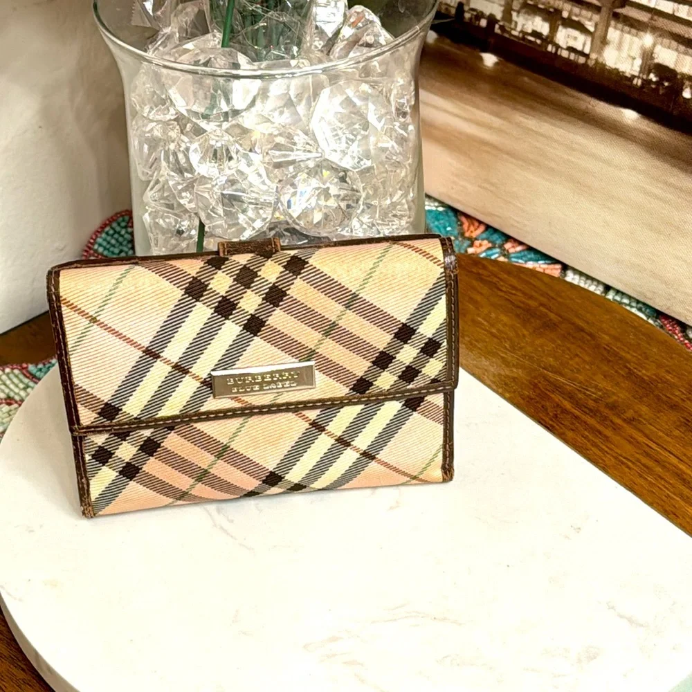 Burberry Bifold wallet Nice clean - Picture 1 of 13